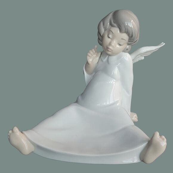 Vintage 1980s Lladro 4962 "Wondering Cherub" Porcelain - Picture 1 of 4